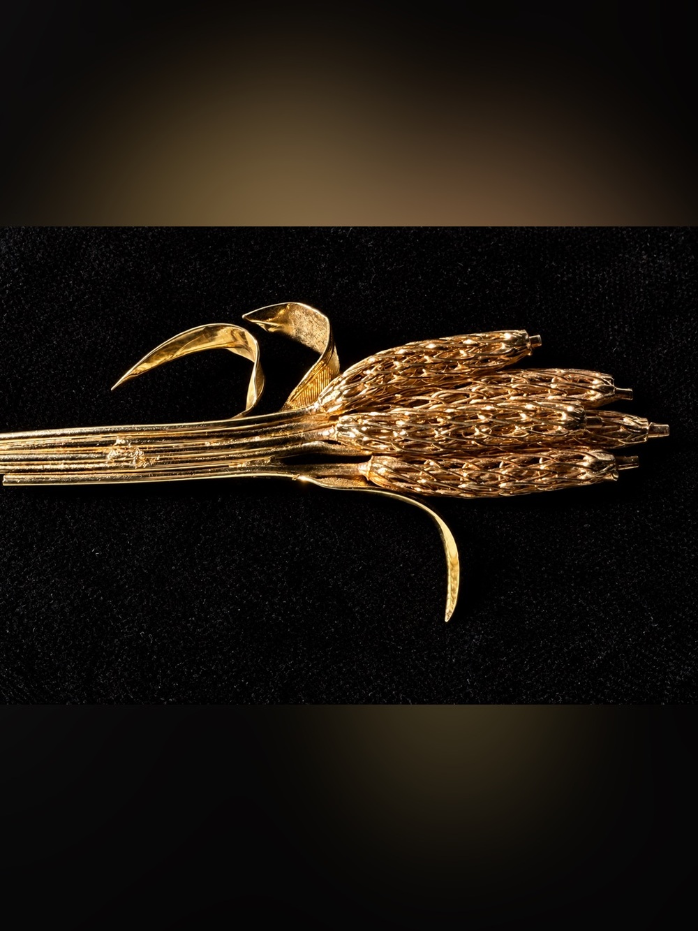Vintage Corocraft Wheat Spray Brooch in Gold.